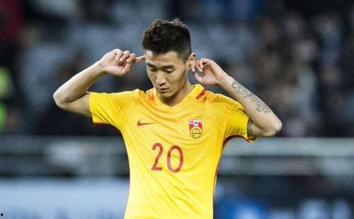 韦世豪吃瓜足球,揭秘球场背后的趣味故事