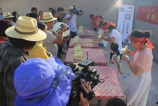 山西人吃瓜的视频,一瓜解千愁，看当地人如何演绎吃瓜文化