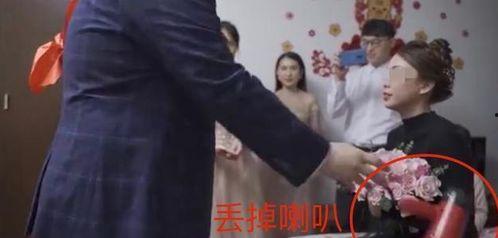 新郎抽烟吃瓜视频,新郎婚礼现场独特瞬间